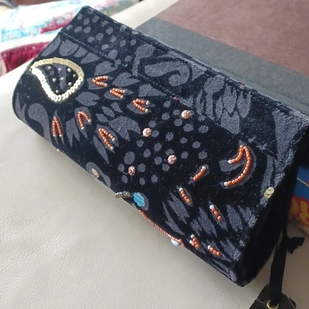 Tanjore Clutch beaded, 10